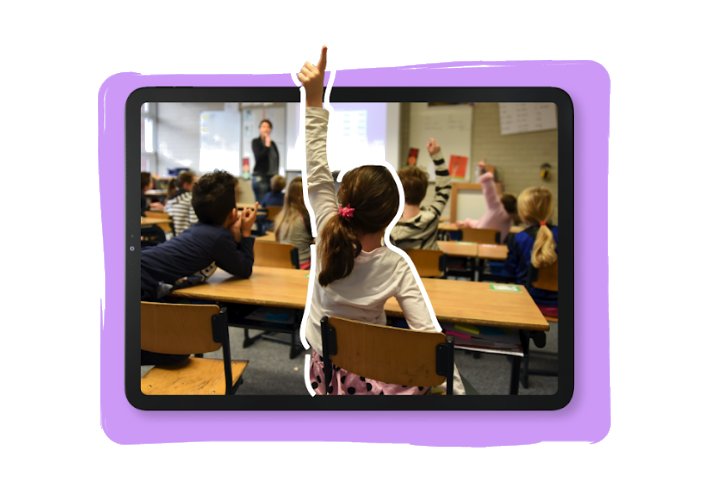 Nen amb el dit alçat